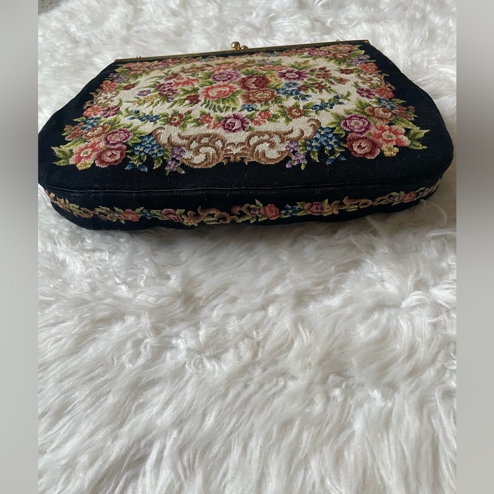 VINTAGE VICTORIAN TAPESTRY CLUTCH - Picture 6 of 11